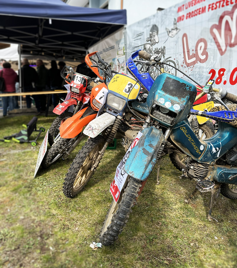 Mopeds bei der Motorsportausstellung in der Schaumgasse