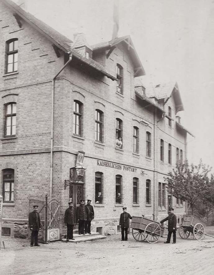 1902 fand das kaiserliche Postamt eine neue Unterkunft in einer Doppelhaushälfte des 1899 von Wilhelm Buchholz erbauten Anwesens in der Bahnhofstraße, heute Hauptstraße 31.